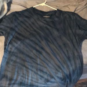 Short sleeve men’s blue tye dye shirt SIZE MEDIUM